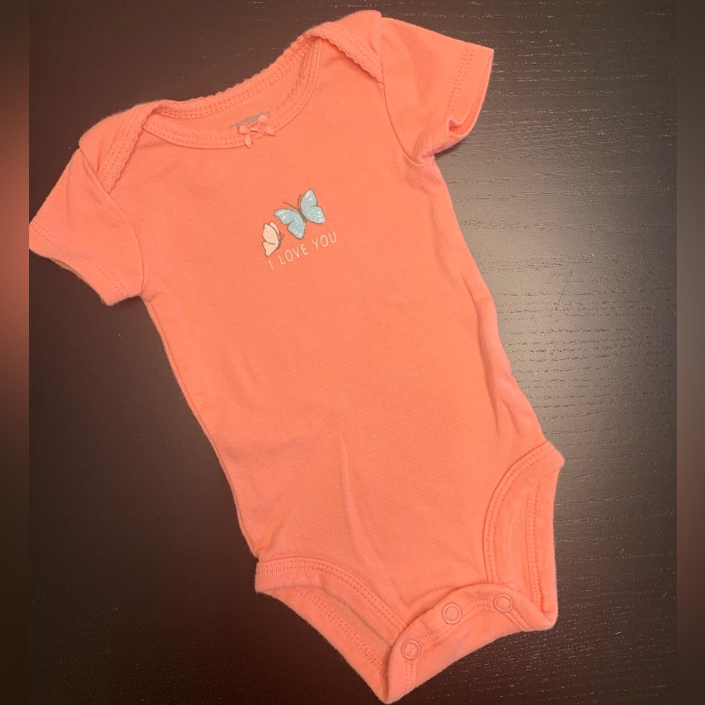 ⭐️5/$10.00⭐️ Carter’s NB Pink Baby Onesie 🦋